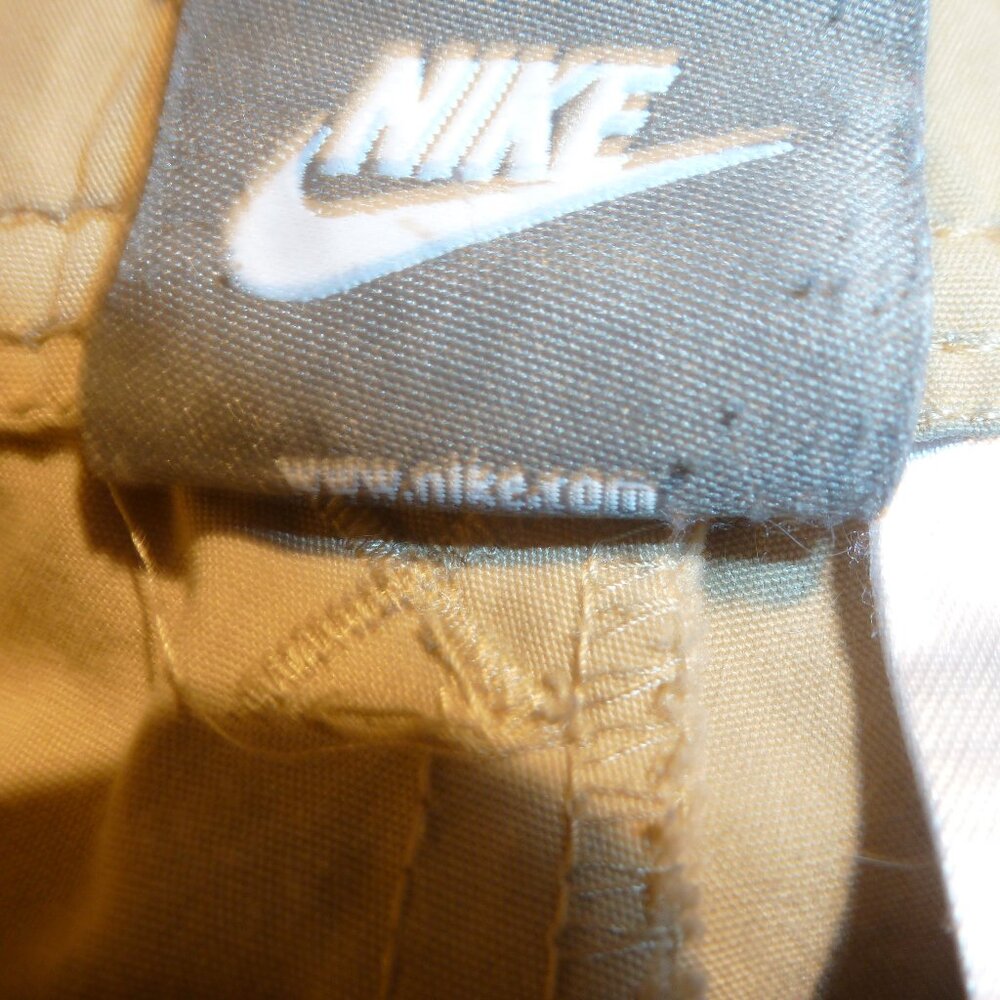 Nike Cropped Pants with pockets /Khaki capris Sz Large - Picture 10 of 11